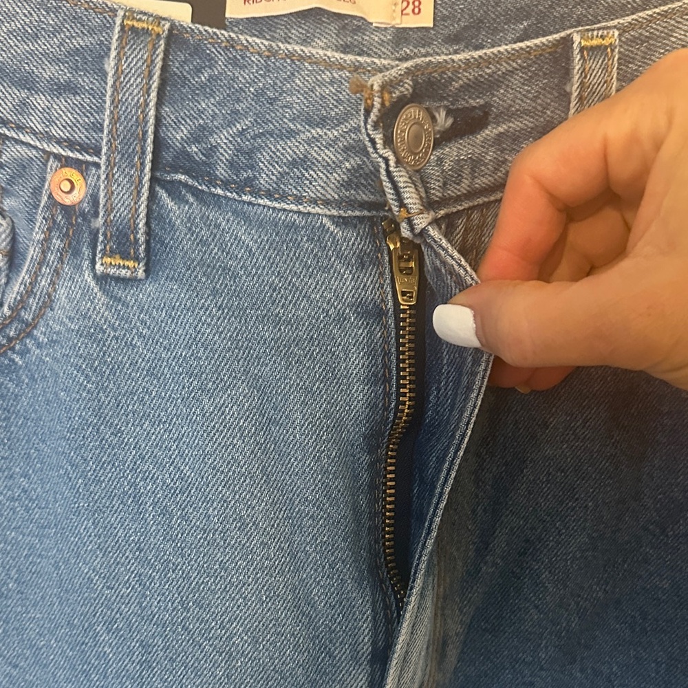 LEVI’S Premium Ribcage Wide Leg Jeans - Picture 11 of 16